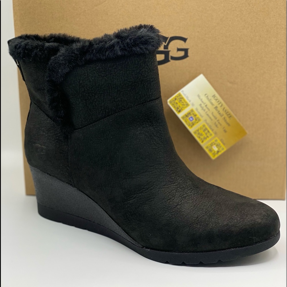 UGG WOMENS DEVORAH BOOTIE (12) BLACK